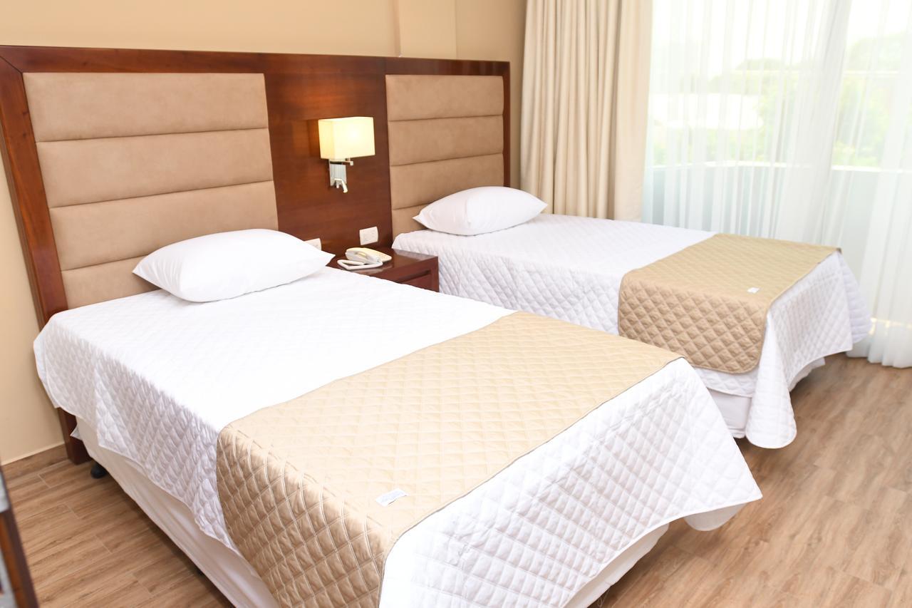 Taos Apart Hotel Санта-Крус-де-ла-Сьерра Экстерьер фото