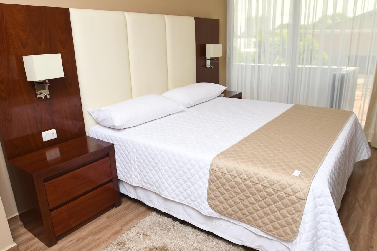 Taos Apart Hotel Санта-Крус-де-ла-Сьерра Экстерьер фото