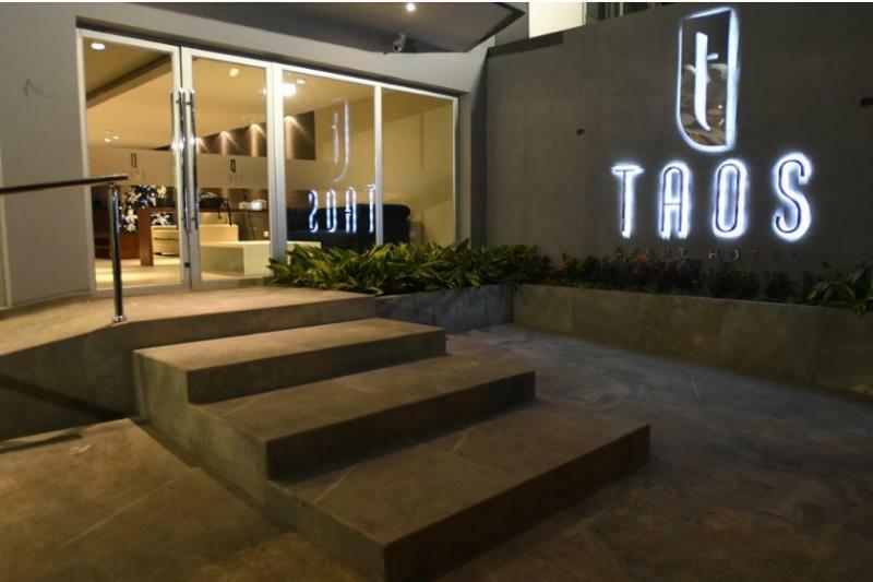 Taos Apart Hotel Санта-Крус-де-ла-Сьерра Экстерьер фото